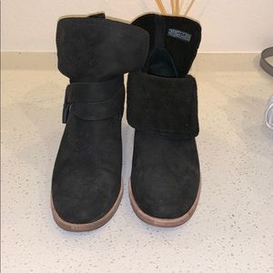 Black ankle round toe boots